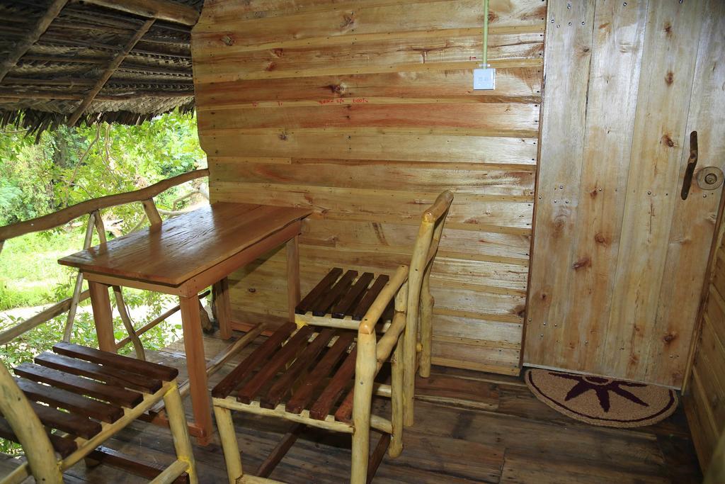 티사마하라마 Kumbuk Tree House 빌라 외부 사진